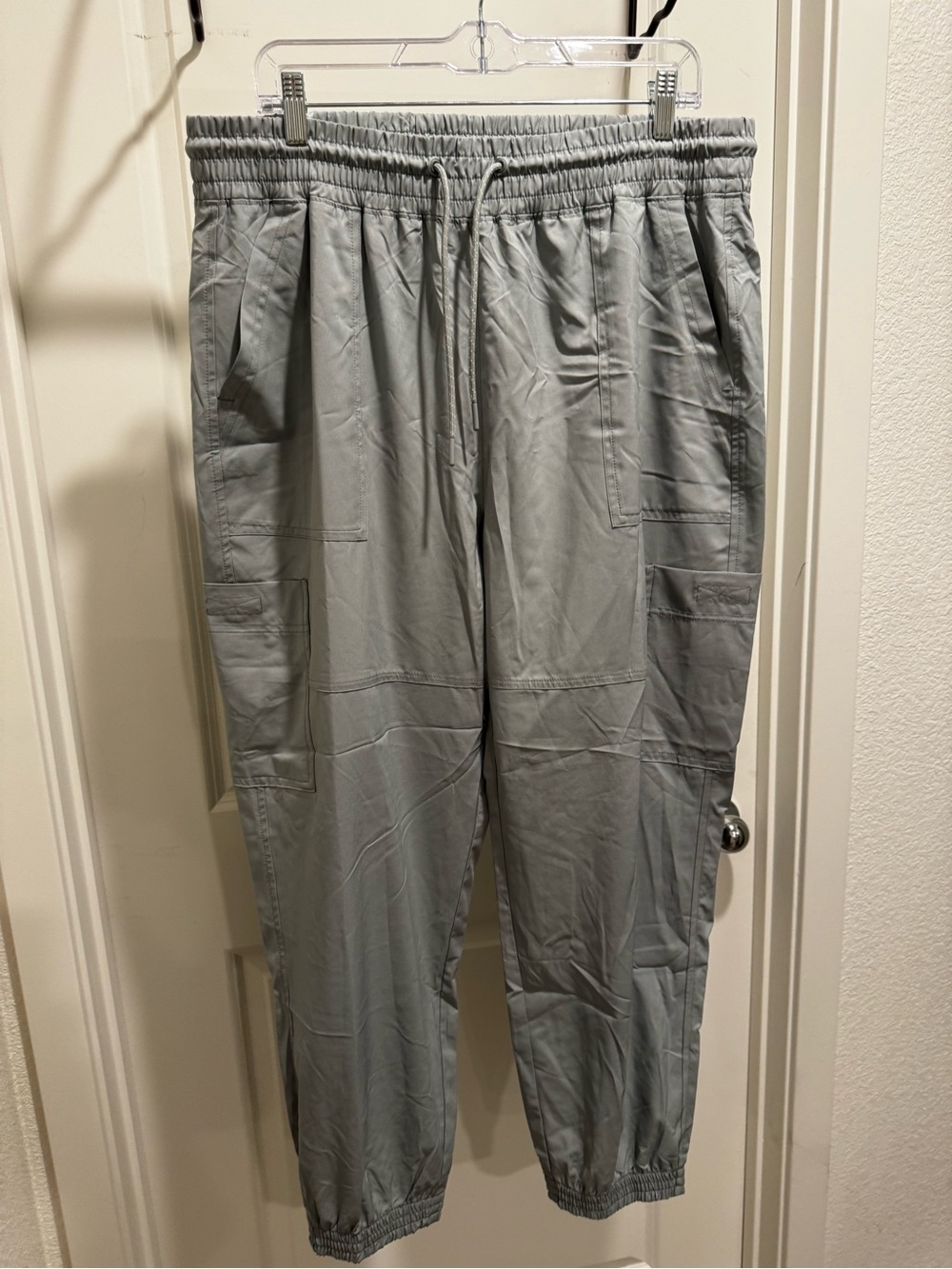 NWOT! Old Navy Women’s Light Gray/Blue Drawstring Cargo Jogger Pants - Size L